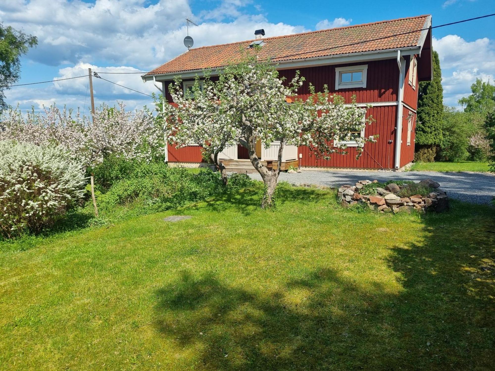 Saellinge House - Cozy Villa With Fireplace And Garden Close To Упсала Екстериор снимка